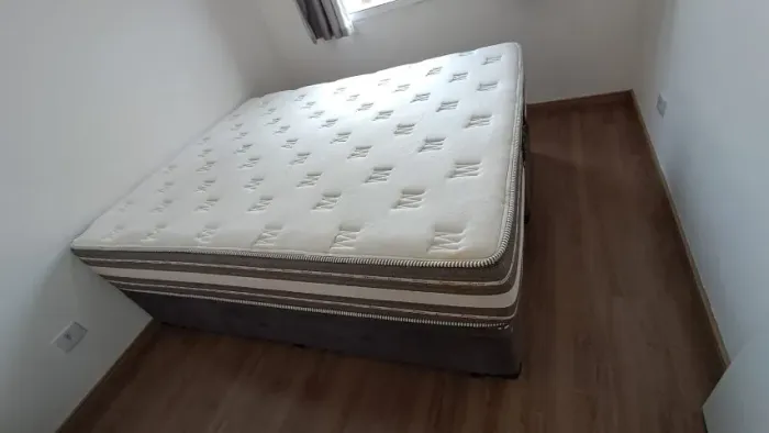 Cama e Colchão Queen com 2 baús