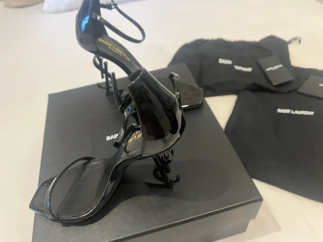 Sandália Yves Saint Laurent Opyum Preto