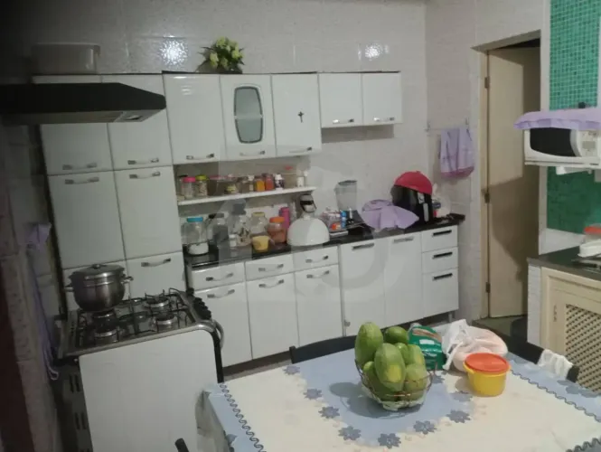 Casa à Venda no Bairro Dezoito do Forte com Terreno Espaçoso
