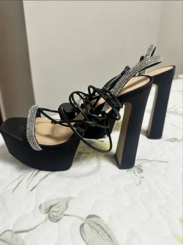 Sandália salto Arezzo preto alto