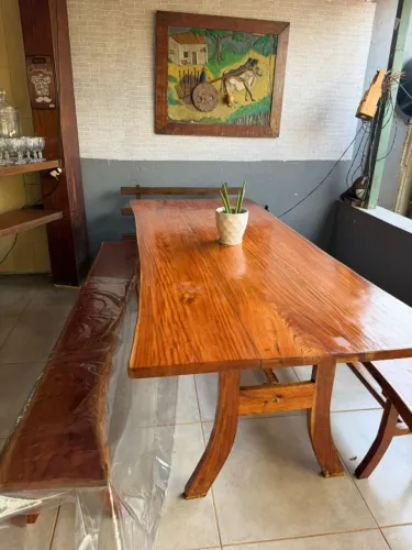 Mesa em Cedro Vermelho 
