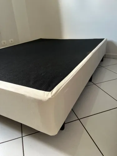 Vendo base de cama de casal