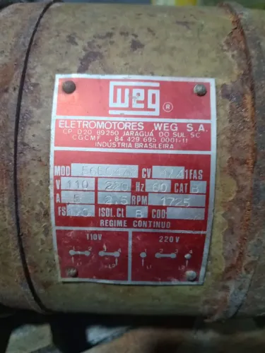 Vendo um motor elétrico weg
