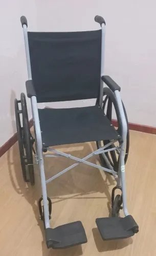 Cadeira de Rodas ( Novinha )