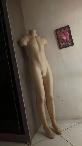 Manequim masculino sem avarias super acessível