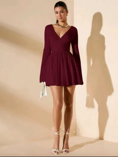 Vestidos novos (G), ainda com etiqueta