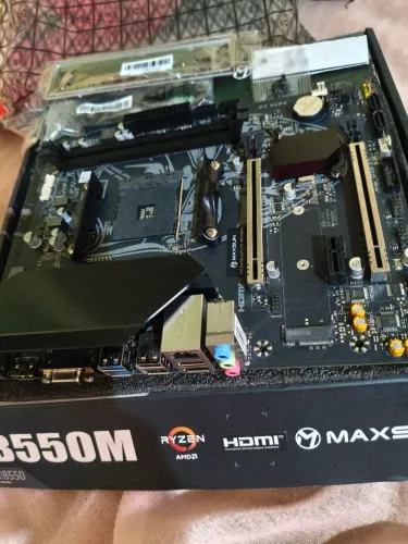 Placa mãe b550m ótimas proteção do vrm nova lacrada atualizada