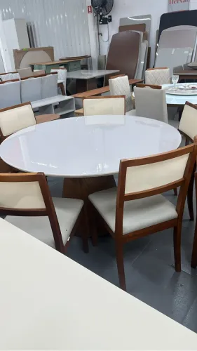 Mesa de madeira resistente