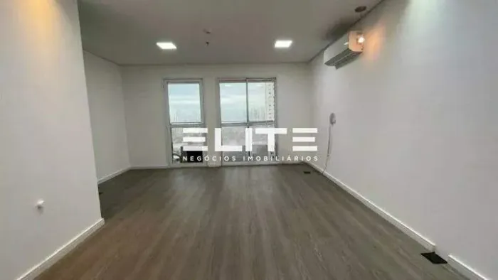 Sala Comercial para Alugar no Jardim Santo André (32m²)