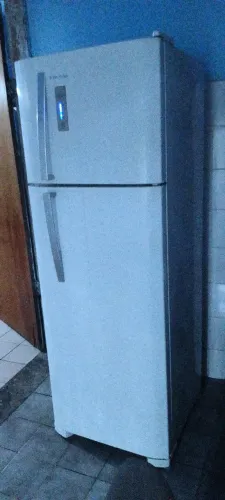 Geladeira Electrolux Frost Free 360Lts duplex muito nova, boa, nada quebrado R$1.350,00