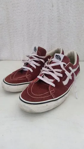 Tênis Vans Sk8-Low em camurça na cor bordô