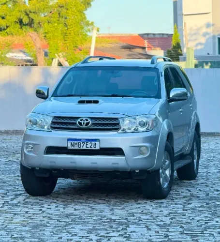 Toyota Hilux SW4 SRV D4-d 4X4 3.0 TDI Dies. AUT 2010