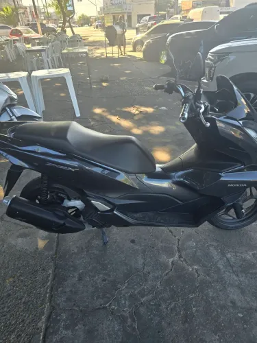Vendo por motivos de viagem, semi nova e excelente estado. Quitada e regularizada