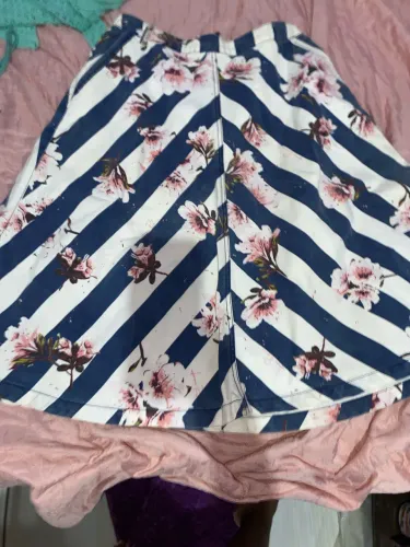 Saia listada com flores