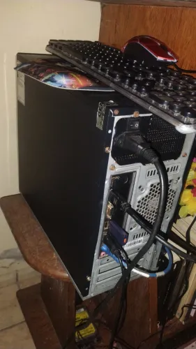 Pc de escritório (Gabinete com tudo dentro)