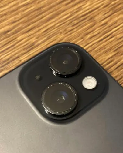 iPhone 15 black