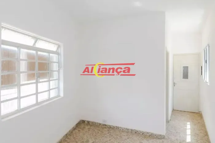 Casa não individual com 1 quarto para alugar, 30m² - Jardim Palmira - Guarulhos/SP