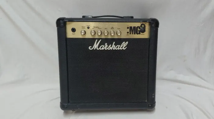 Amplificador Marshall MG-15 p/ guitarra