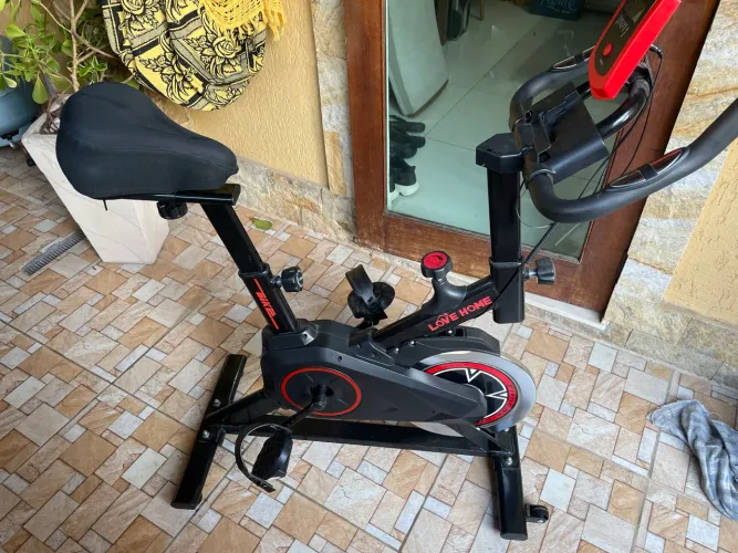 BICICLETA ERGOMÉTRICA