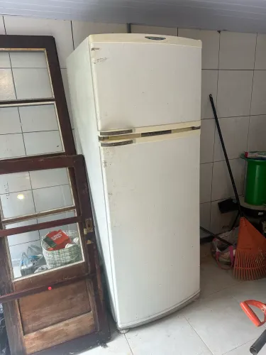 Geladeira usada , funcionando perfeitamente