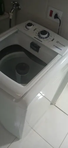 Máquina de lavar roupas Pouquíssimo uso
