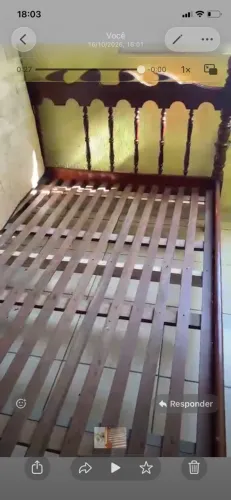 Cama de madeira