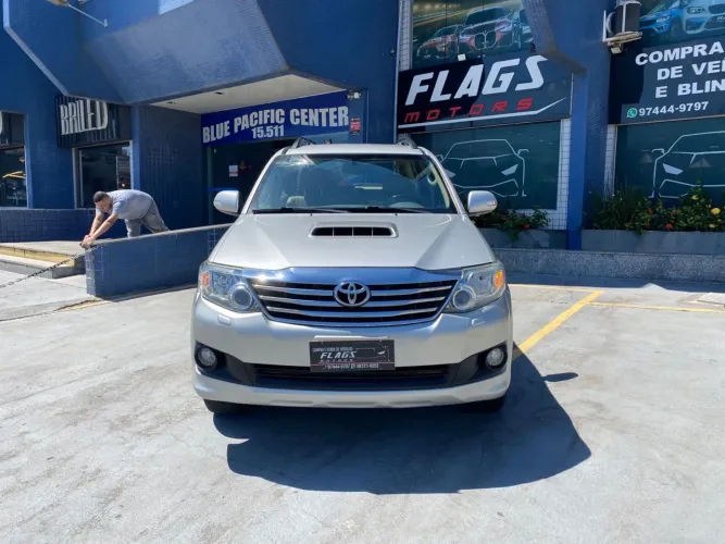 Toyota Hilux SW4 SRV D4-d 4X4 3.0 TDI Dies. AUT 2012