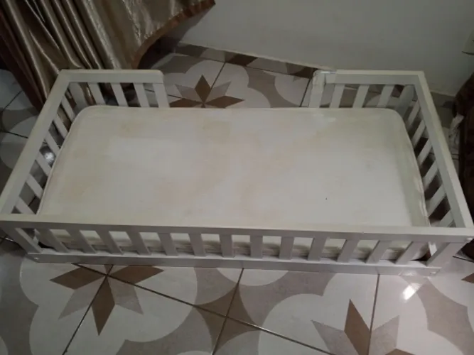 Cama infantil montessoriana com colchão 