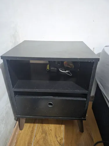 Mesa de cabeceira preta
