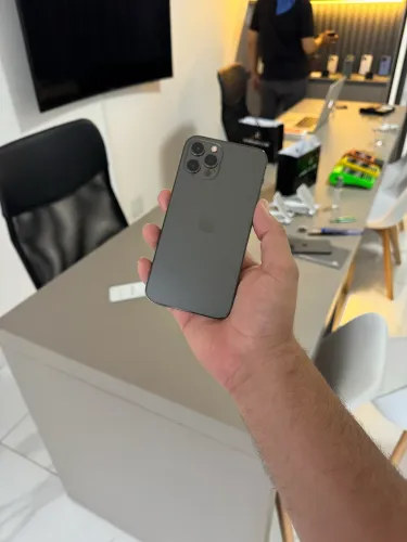 iPhone 12 pro 128 gigas Cabo fonte capinha e fone Bluetooth 