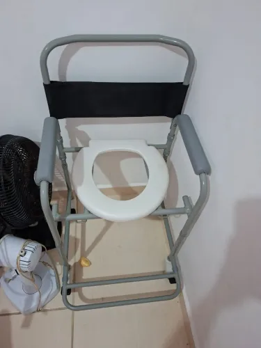 Cadeira para banho (Cadeira de rodas )