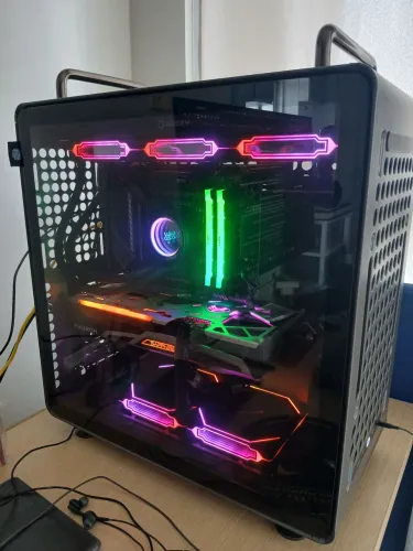 Processador: Intel Core i9-10850K (10 Núcleos / 20 Threads, Turbo até 5.2 GHz)