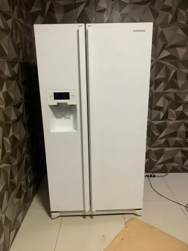 Geladeira 220V