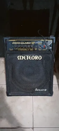Caixa meteoro ativa de 18 , canta demais marca boa e qualidade...