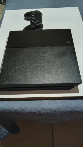 Playstation 4 funcionando perfeitamente,com três meses de garantia.