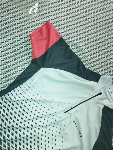  Camisa Para ciclismo e Capacete 