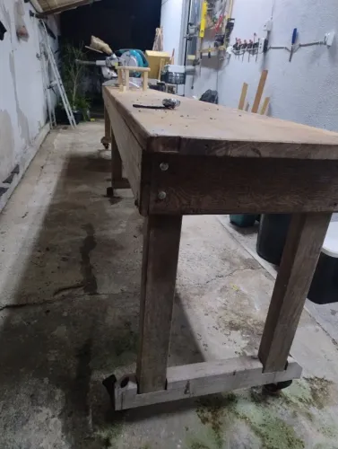 Bancada 4,5m/0,54m /0,90m altura em Angelim ,com rodas valor 2100,00
