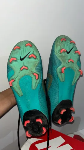Chuteira CR7