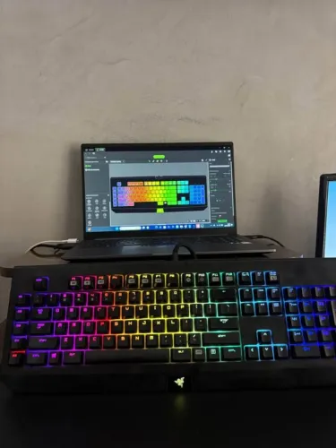 TECLADO RAZER BLACKWIDOW CHROMA ENTREGO SO 12X 18
