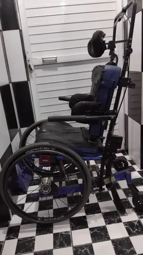 Cadeira de rodas postural modelo americano