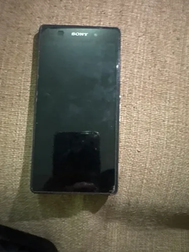 Celular Antigo Sony Xperia Sucata Com Detalhes Na Traseira