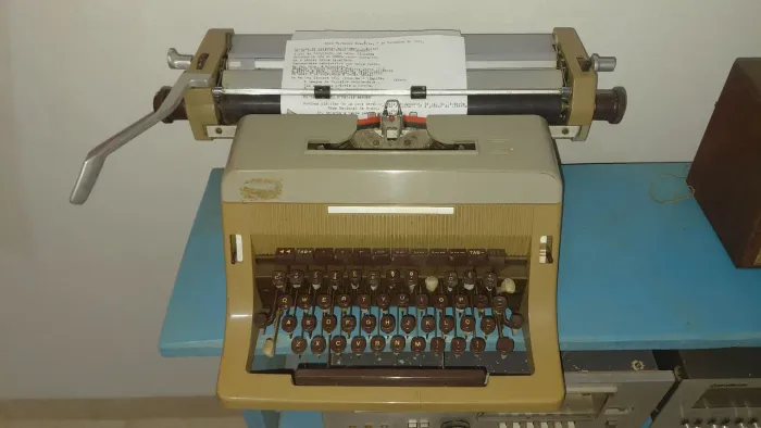 Máquina de Escrever Olivetti