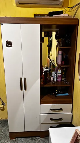 Guarda-roupa duas porta três gavetas + espelho