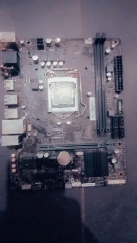 Placa mae 1151 ddr4, aceita até 32gb, com processador. retirada de peças