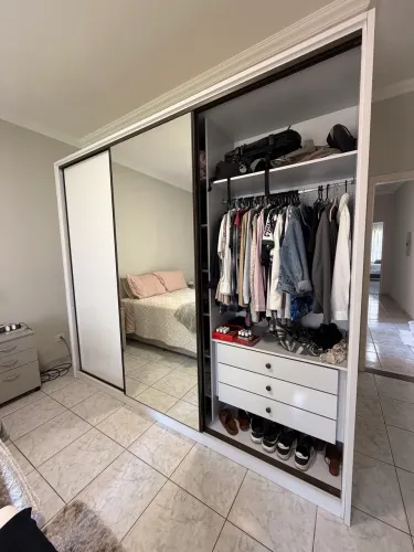 Guarda Roupas 03 portas 06 gvts 2,7 x 2,4 x 0,6 m