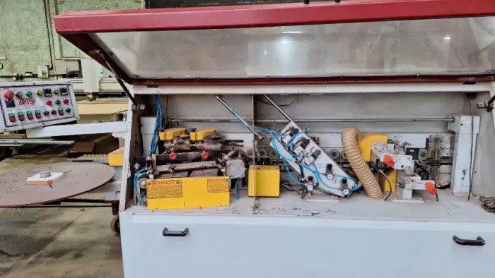 Maquina coladeira de bordas marcenaria