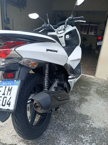 Vendo PCX muita íntegra.