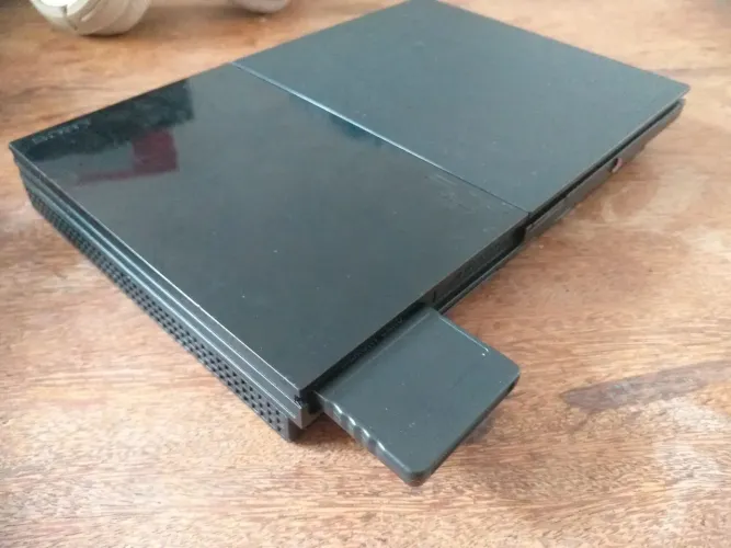 PS2, MEMÓRIA CARD E 1 CONTROLE.