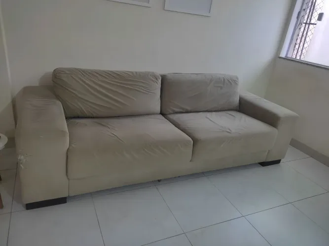 Sofá espaçoso e confortável 2,40m