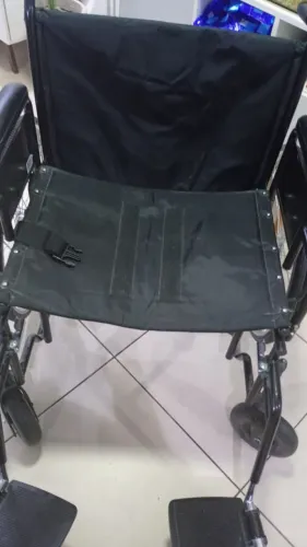 Cadeira de rodas gigante semi nova 120 aceito tv e frigobar